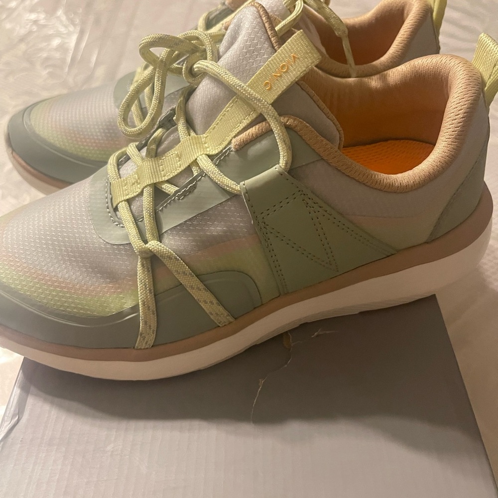 Sale… New Vionic Women’s Austyn Stylish Sage and Beige Sneakers Size 7.5. - Picture 5 of 6
